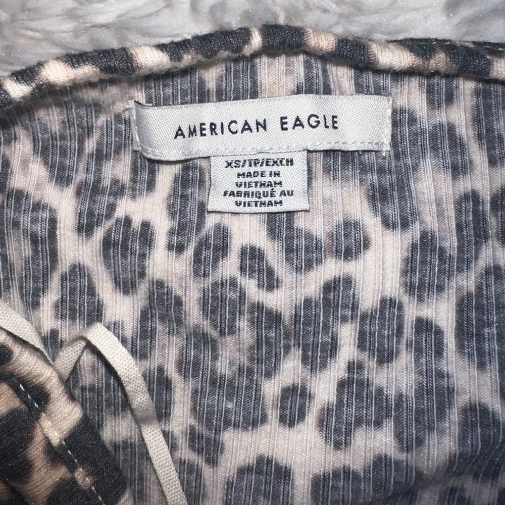 Leopard Print Cropped Halter Top - Picture 3 of 3